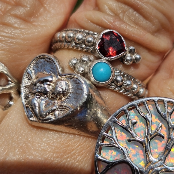 Mother and Child Signet Heart Ring - Picture 4 of 5